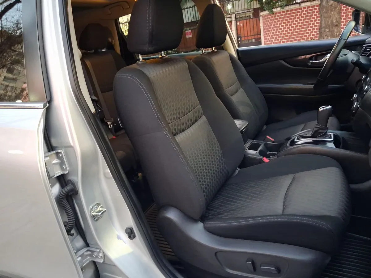 Nissan X-Trail 2.5 Advance 4x2 3row Cvt At 5p año 2023