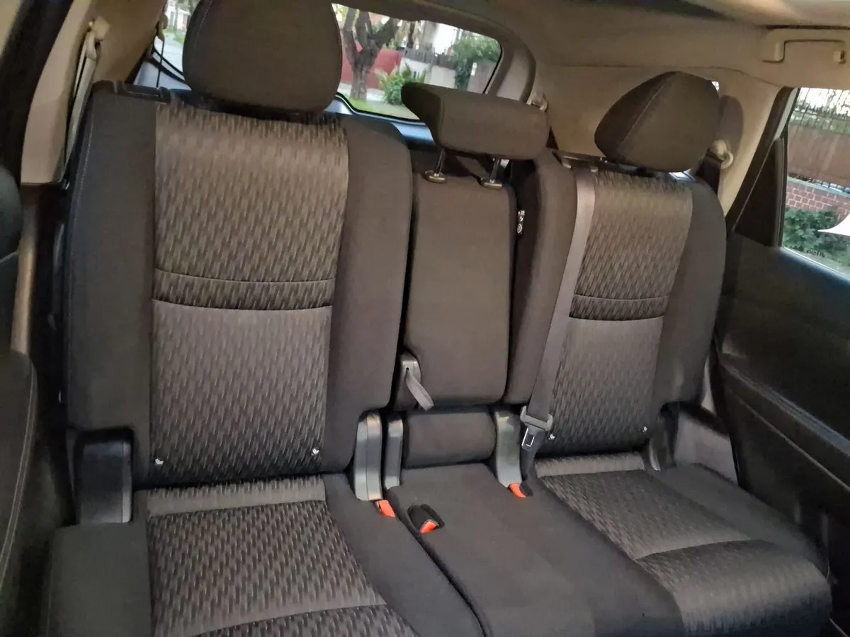 Nissan X-Trail 2.5 Advance 4x2 3row Cvt At 5p año 2023