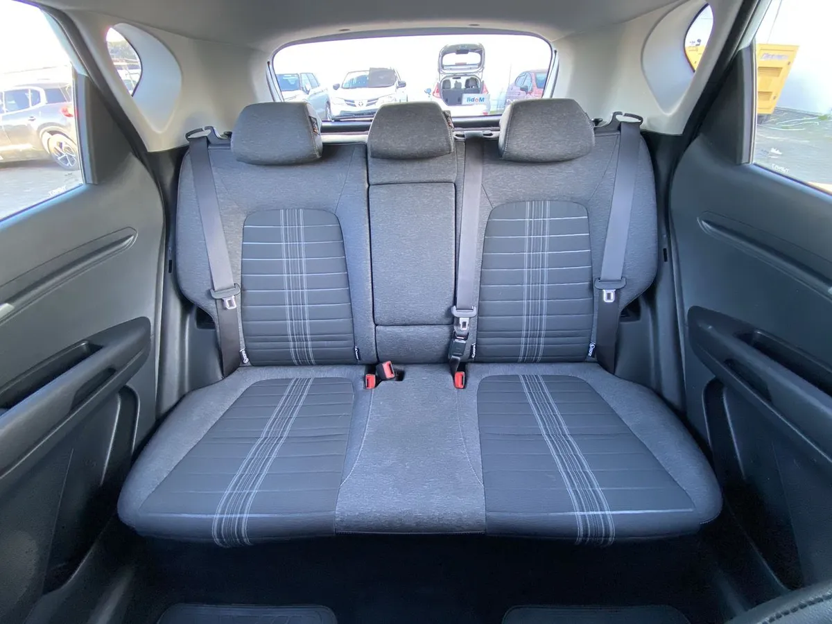 Kia Sonet 1.5 Ex 4x2 Ivt Ri At 5p año 2025