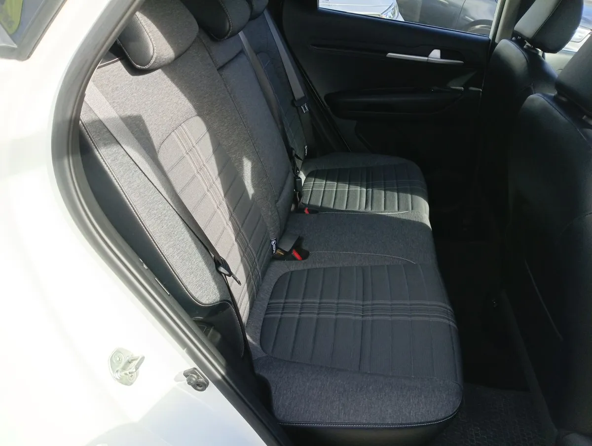 Kia Sonet 1.5 Ex 4x2 Ivt Ri At 5p año 2025