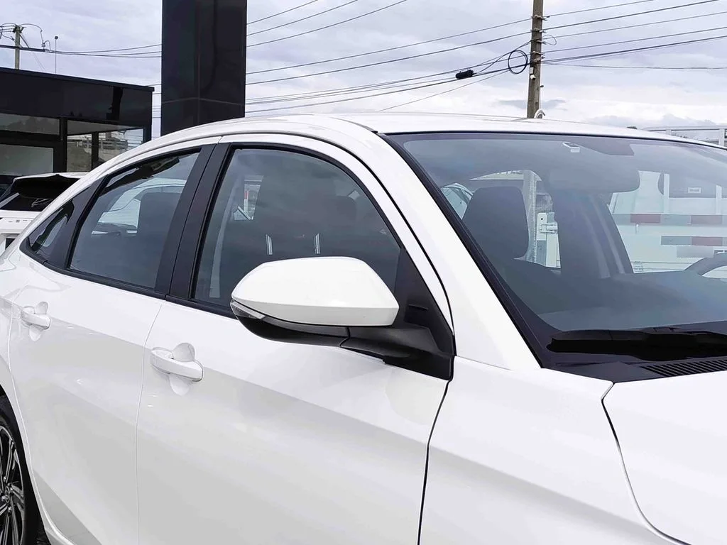 Toyota Yaris 1.5 E 4x2 Sdn Mt 4p año 2026