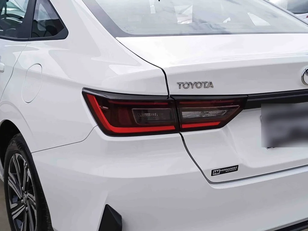 Toyota Yaris 1.5 E 4x2 Sdn Mt 4p año 2026