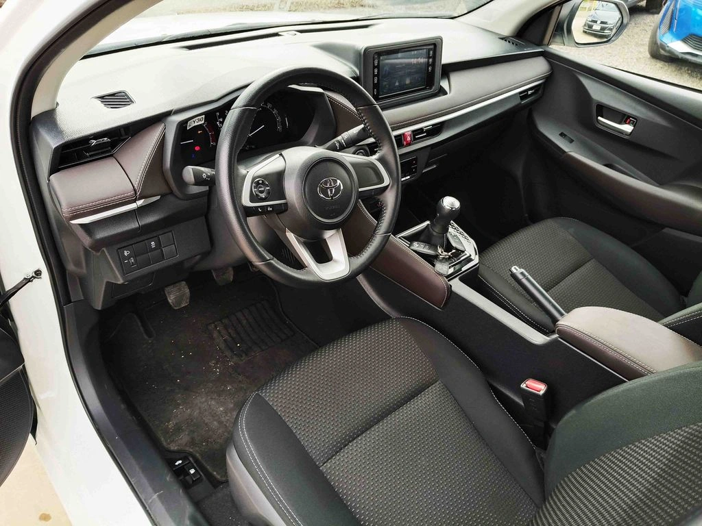 Toyota Yaris 1.5 E 4x2 Sdn Mt 4p año 2026