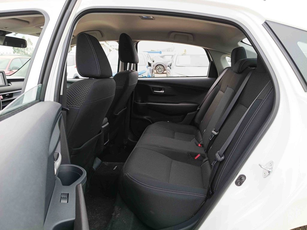 Toyota Yaris 1.5 E 4x2 Sdn Mt 4p año 2026