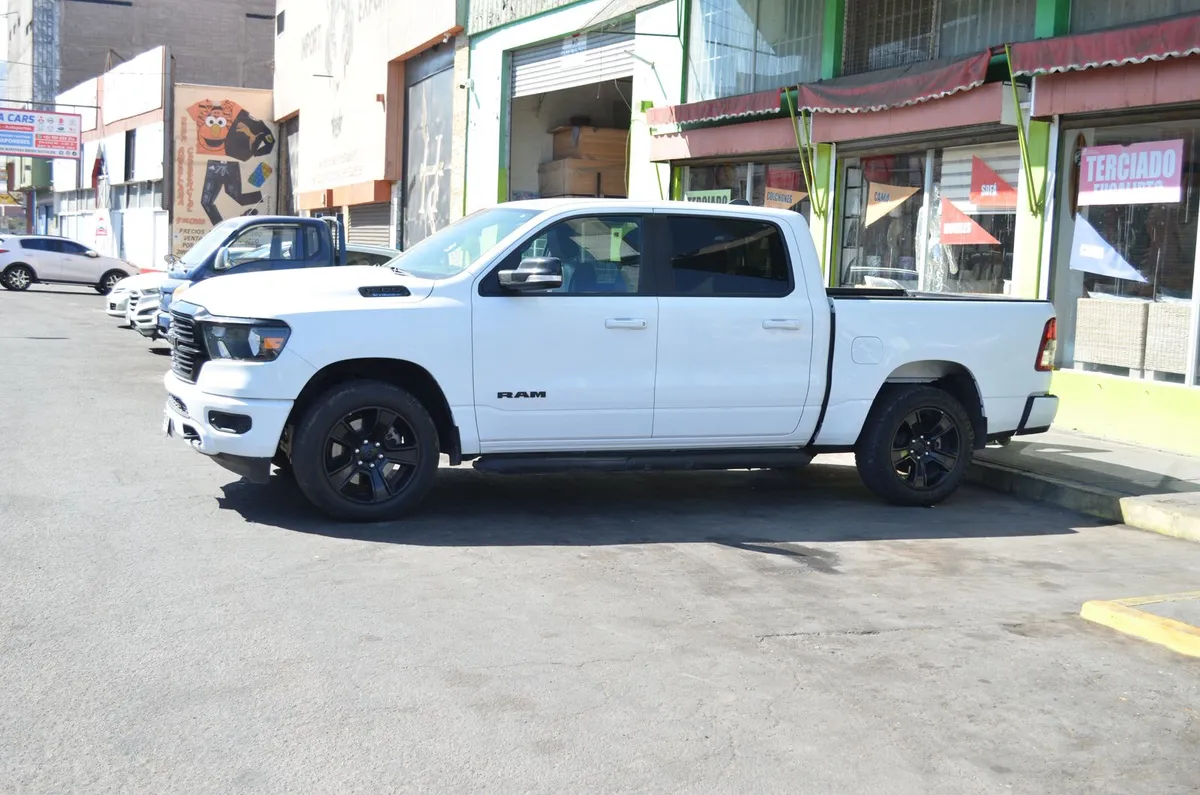 RAM 1500 3.6 Crew Cab Slt At 4x4 año 2021