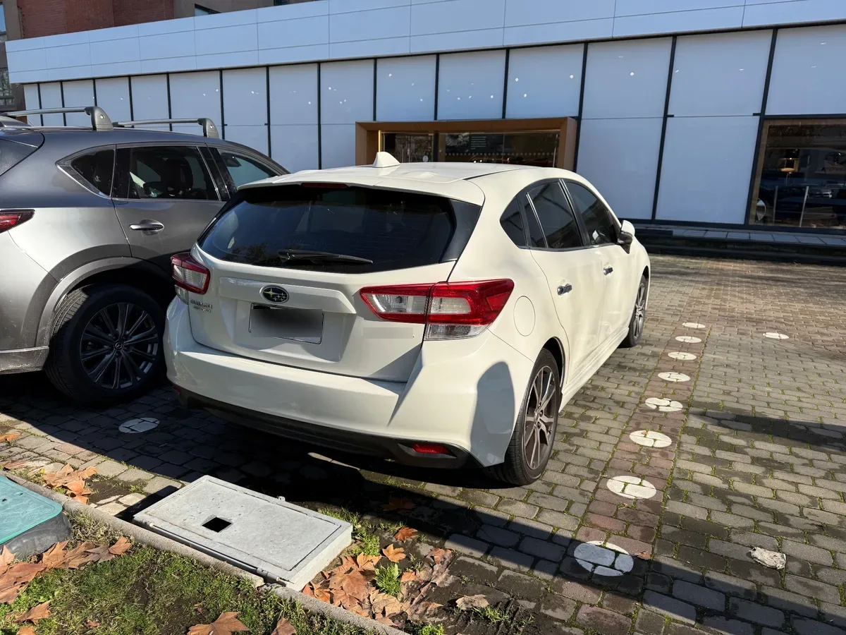 Subaru Impreza 2.0 Sport Dynamic At 4x4 año 2018