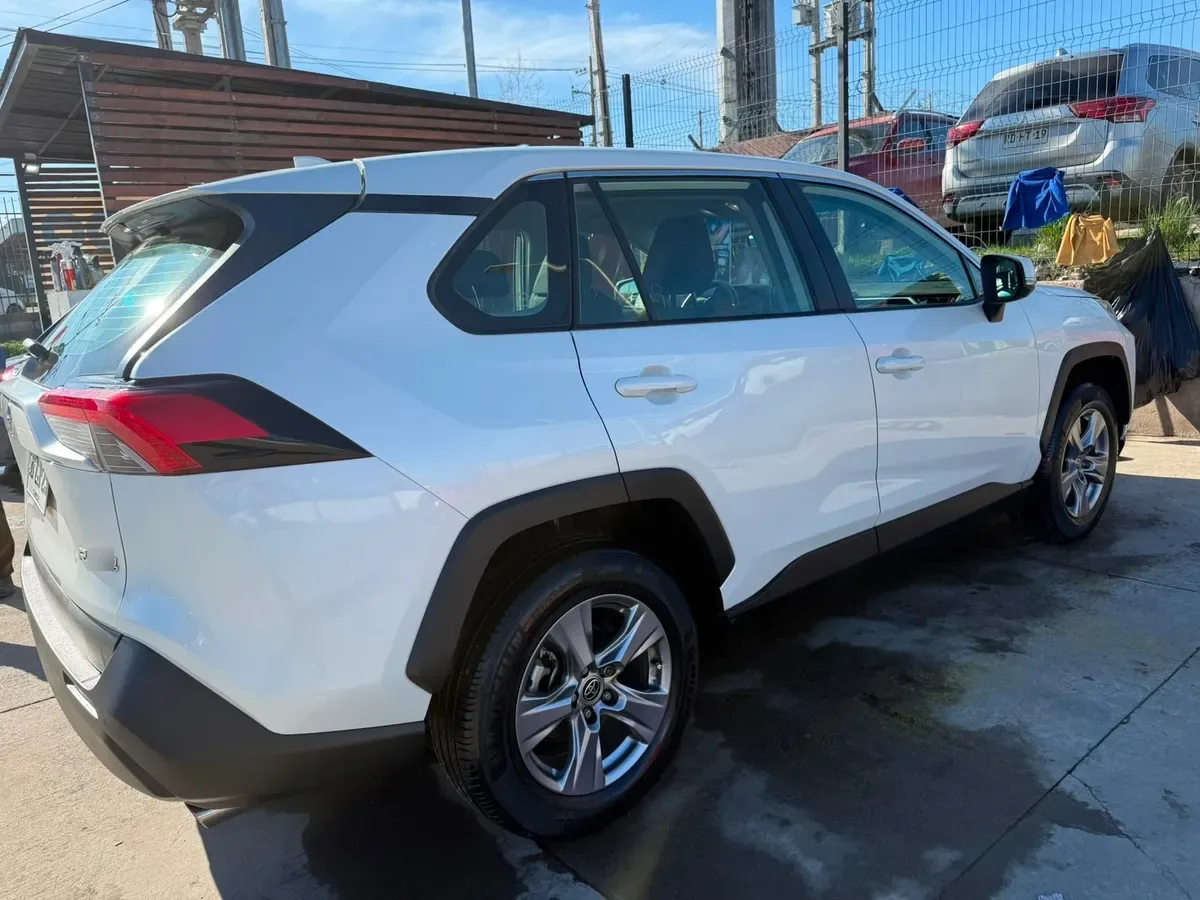 TOYOTA RAV4 2.0 Le Mt año 2022
