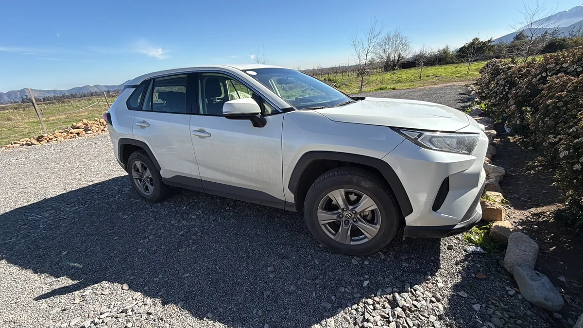 TOYOTA RAV4 2.0 Le Mt año 2022