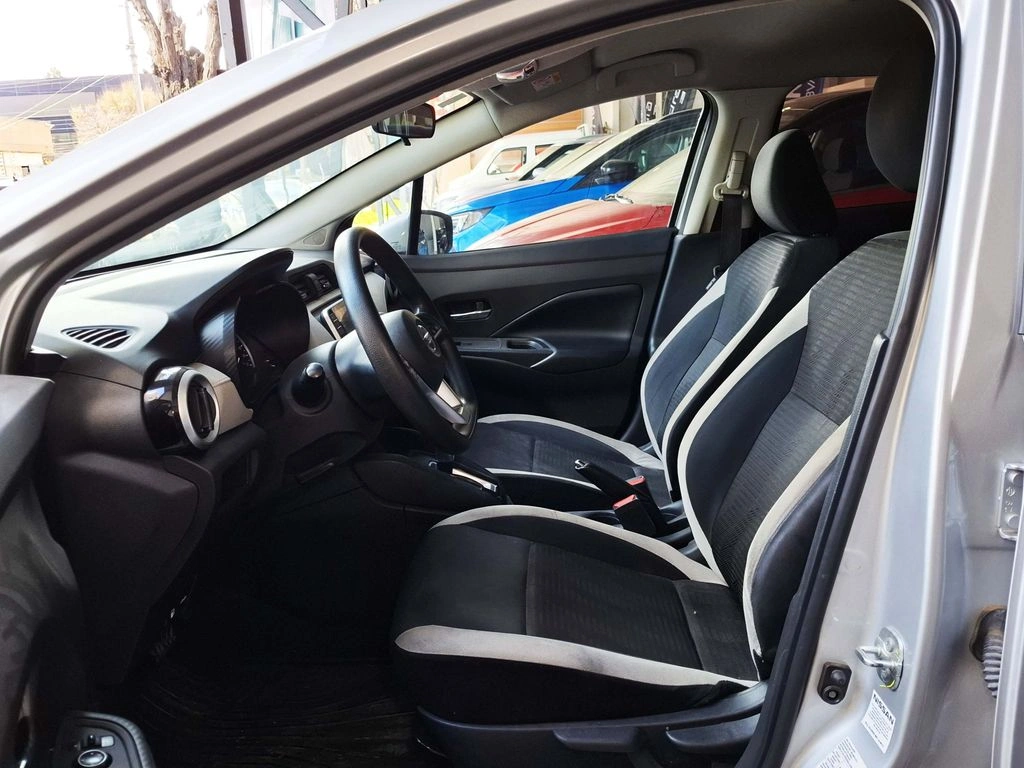 Nissan Versa Exclusive año 2023