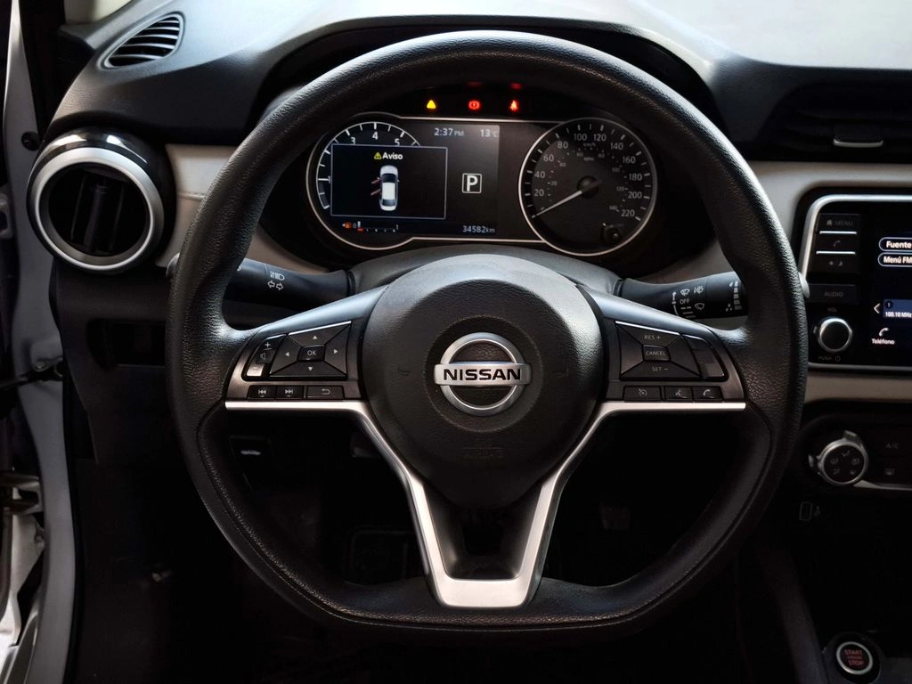 Nissan Versa Exclusive año 2023