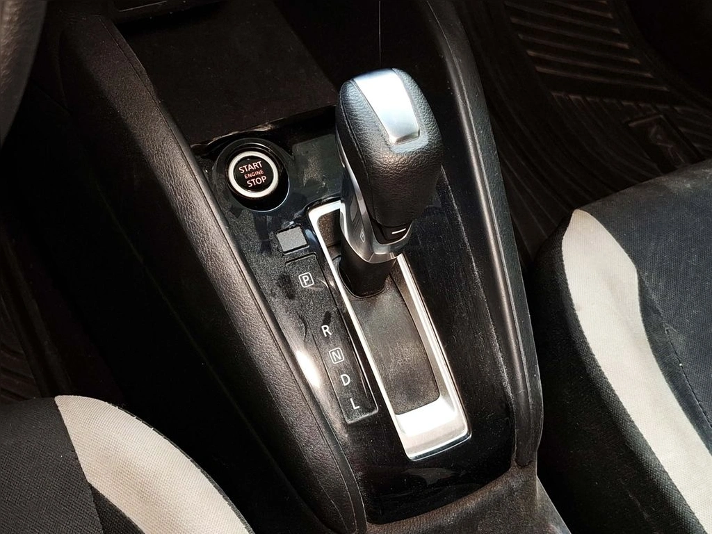 Nissan Versa Exclusive año 2023