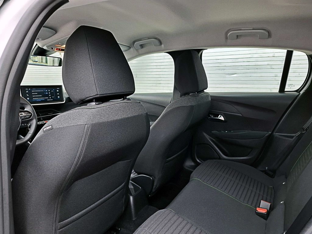 Peugeot 208 Puretech 4x2 1.2 año 2025