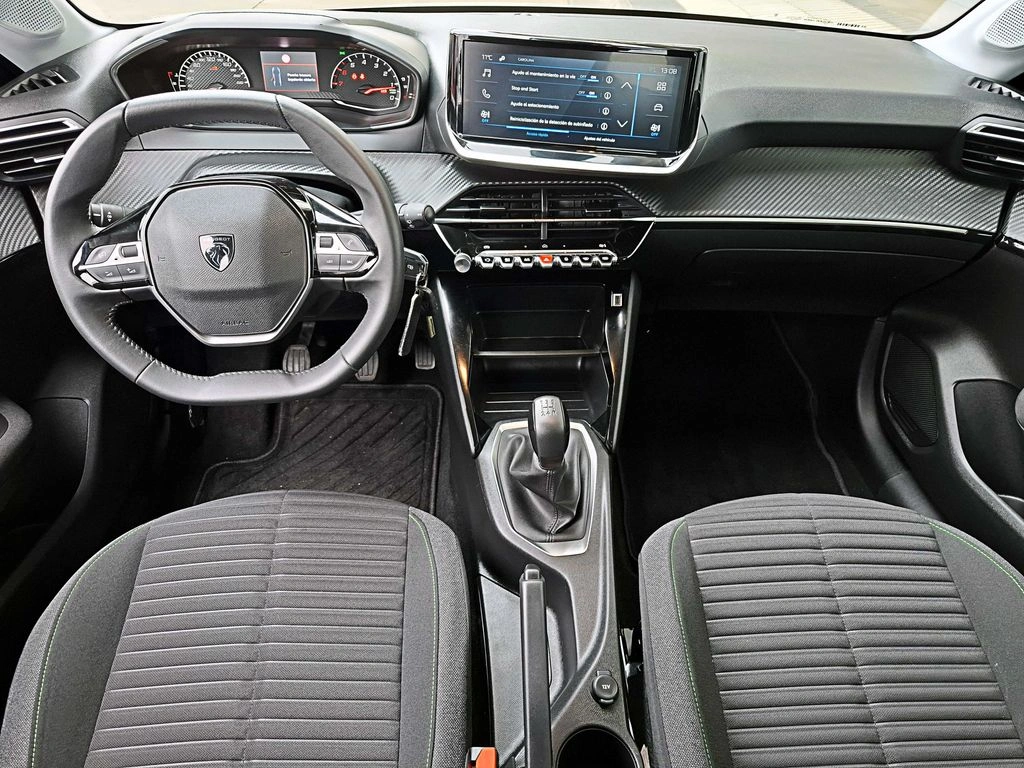 Peugeot 208 Puretech 4x2 1.2 año 2025