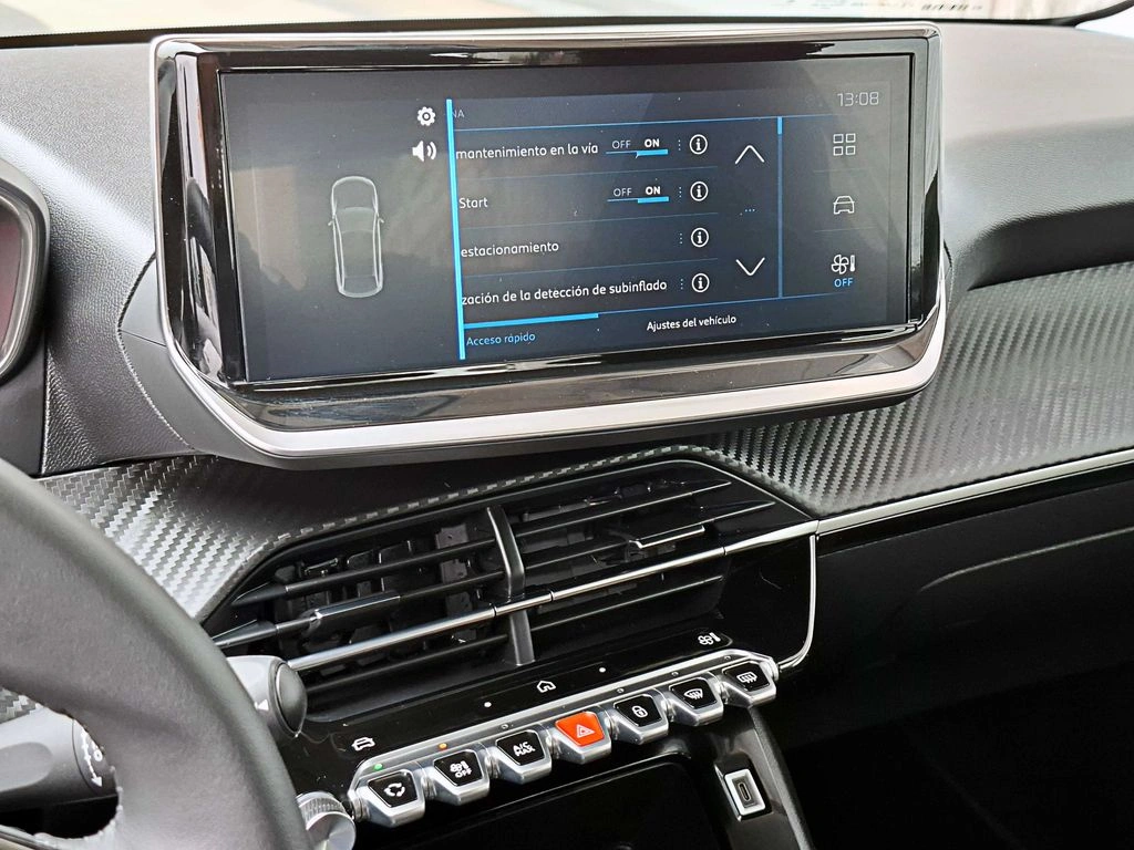 Peugeot 208 Puretech 4x2 1.2 año 2025