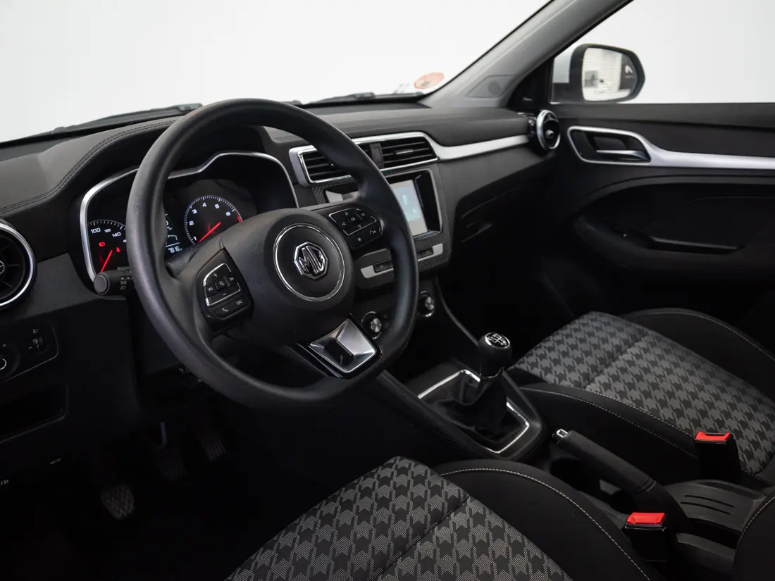 MG Zs Zs 1.5l Mt Std (e5) año 2025