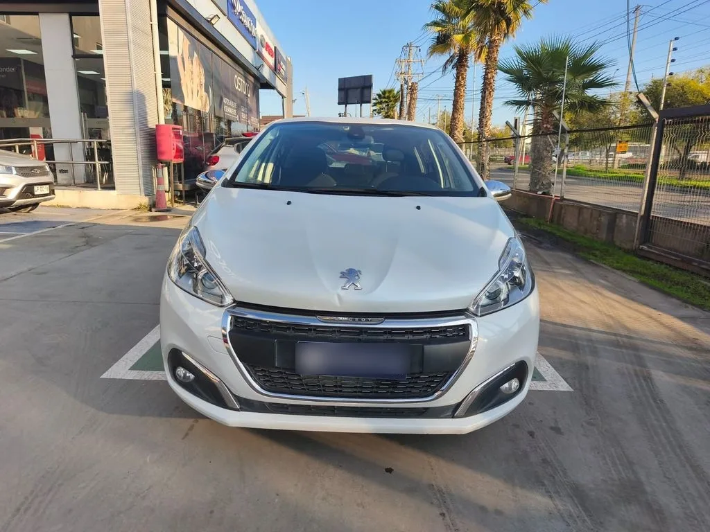 Peugeot 208 Signature 1.2 Mt Hb Pure Tech año 2020