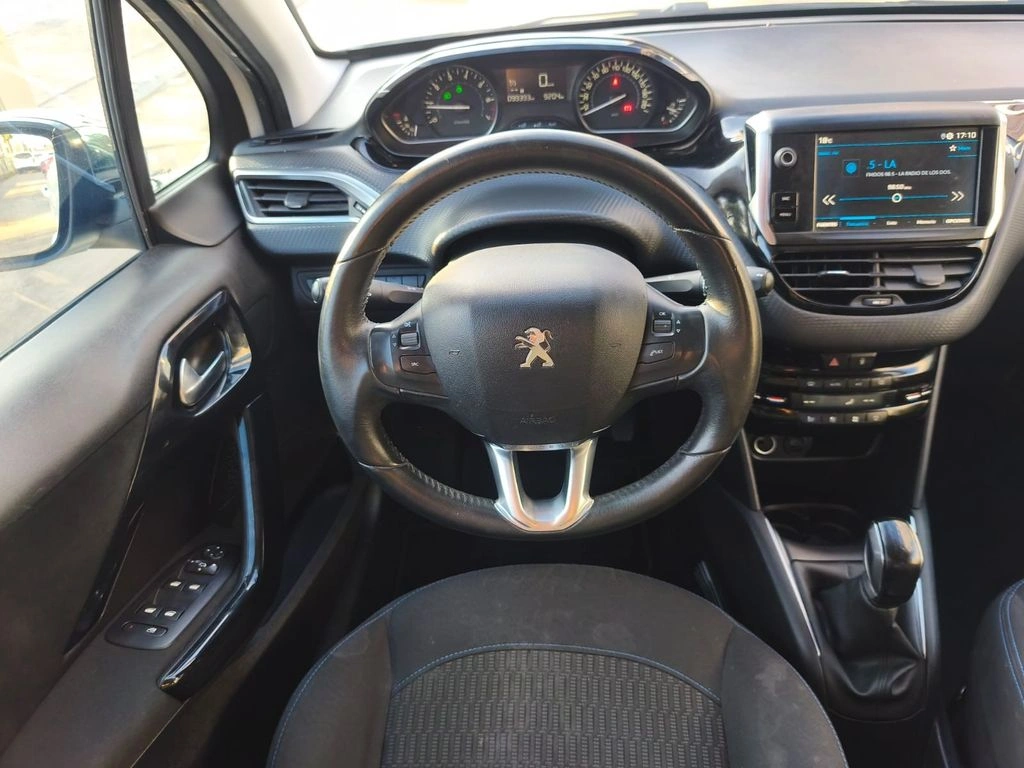 Peugeot 208 Signature 1.2 Mt Hb Pure Tech año 2020