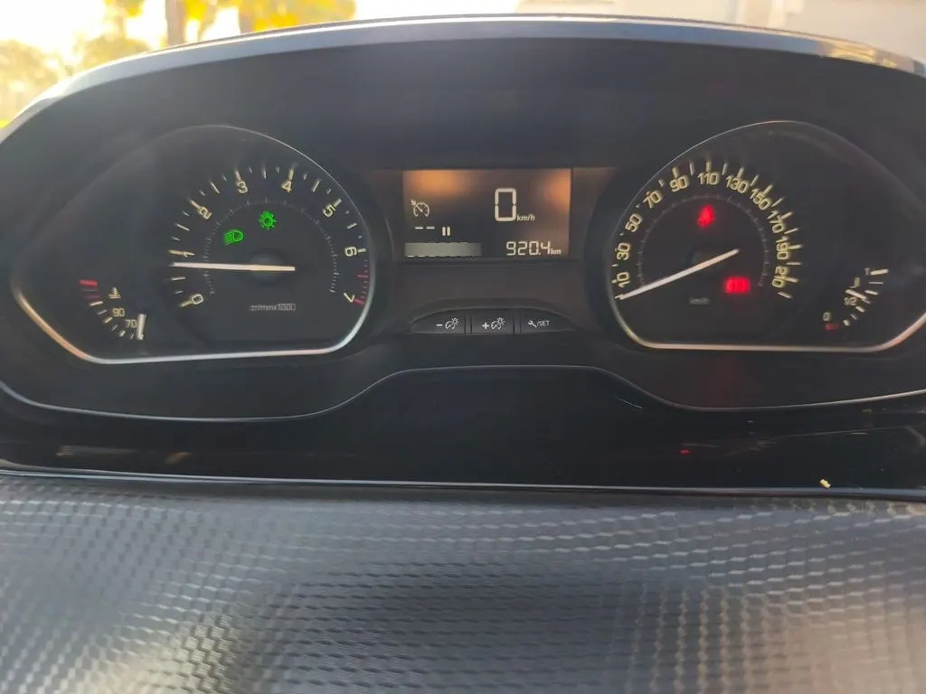 Peugeot 208 Signature 1.2 Mt Hb Pure Tech año 2020