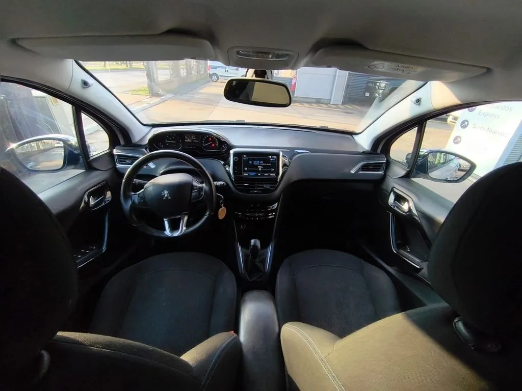 Peugeot 208 Signature 1.2 Mt Hb Pure Tech año 2020