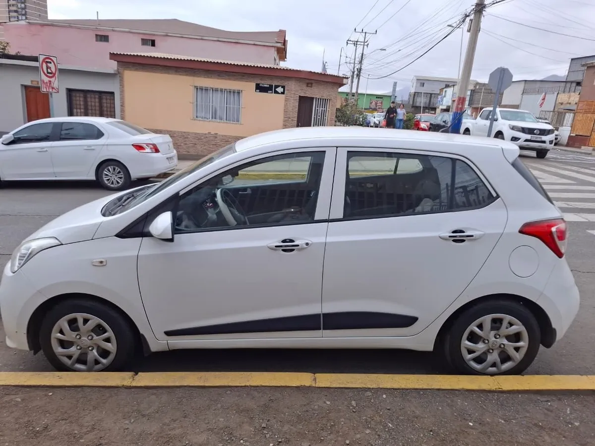 HYUNDAI GRAND I-10 1.2 Sdn Mt Gl 2ab Ac Pe año 2019