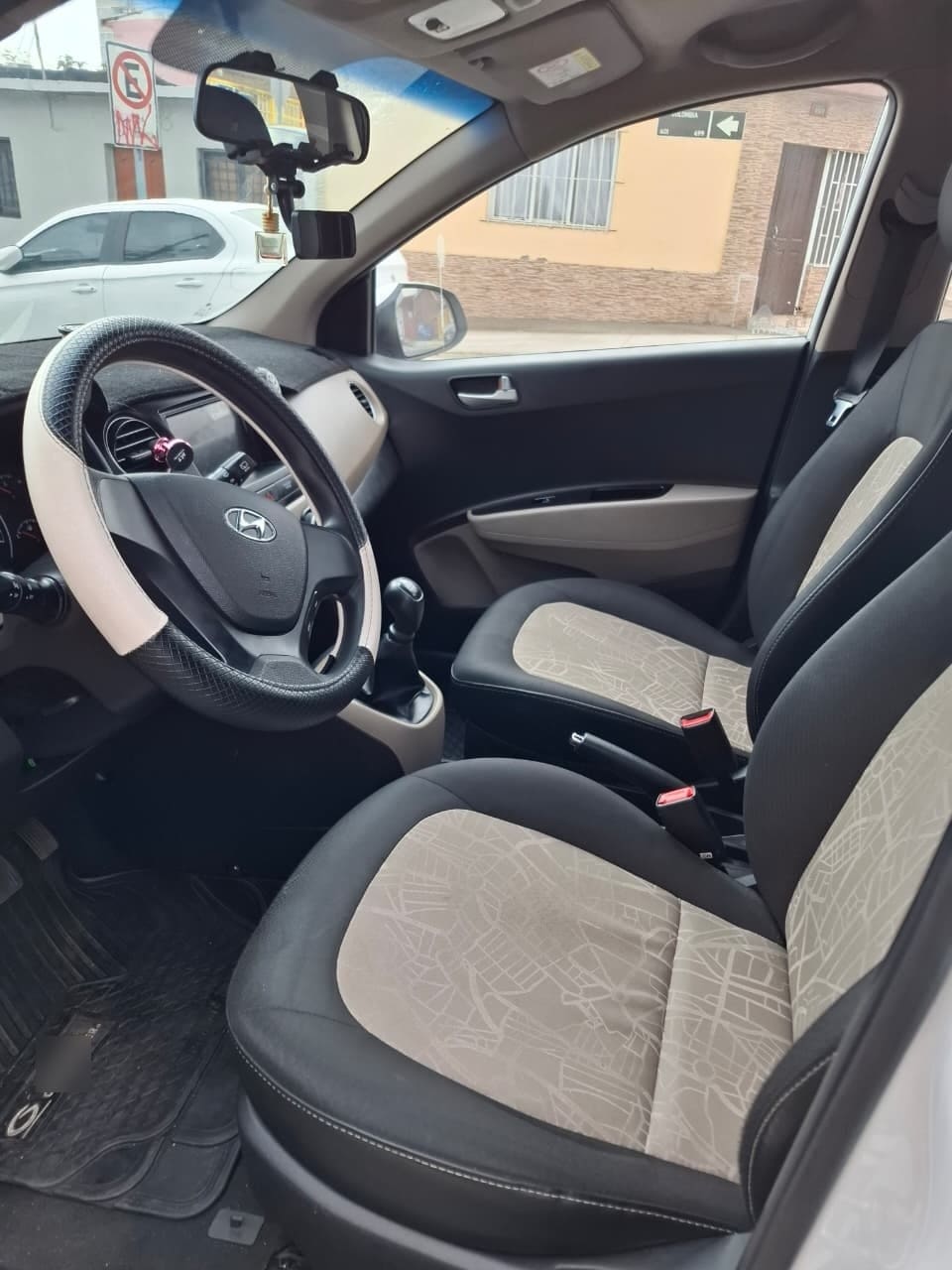 HYUNDAI GRAND I-10 1.2 Sdn Mt Gl 2ab Ac Pe año 2019