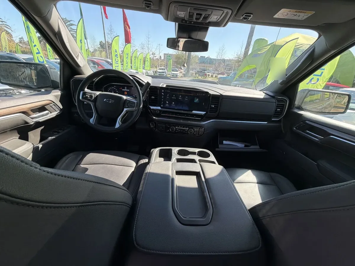 Chevrolet Silverado 5.3 Lt R Trail Boss Z71 4x4 At 4p año 2025