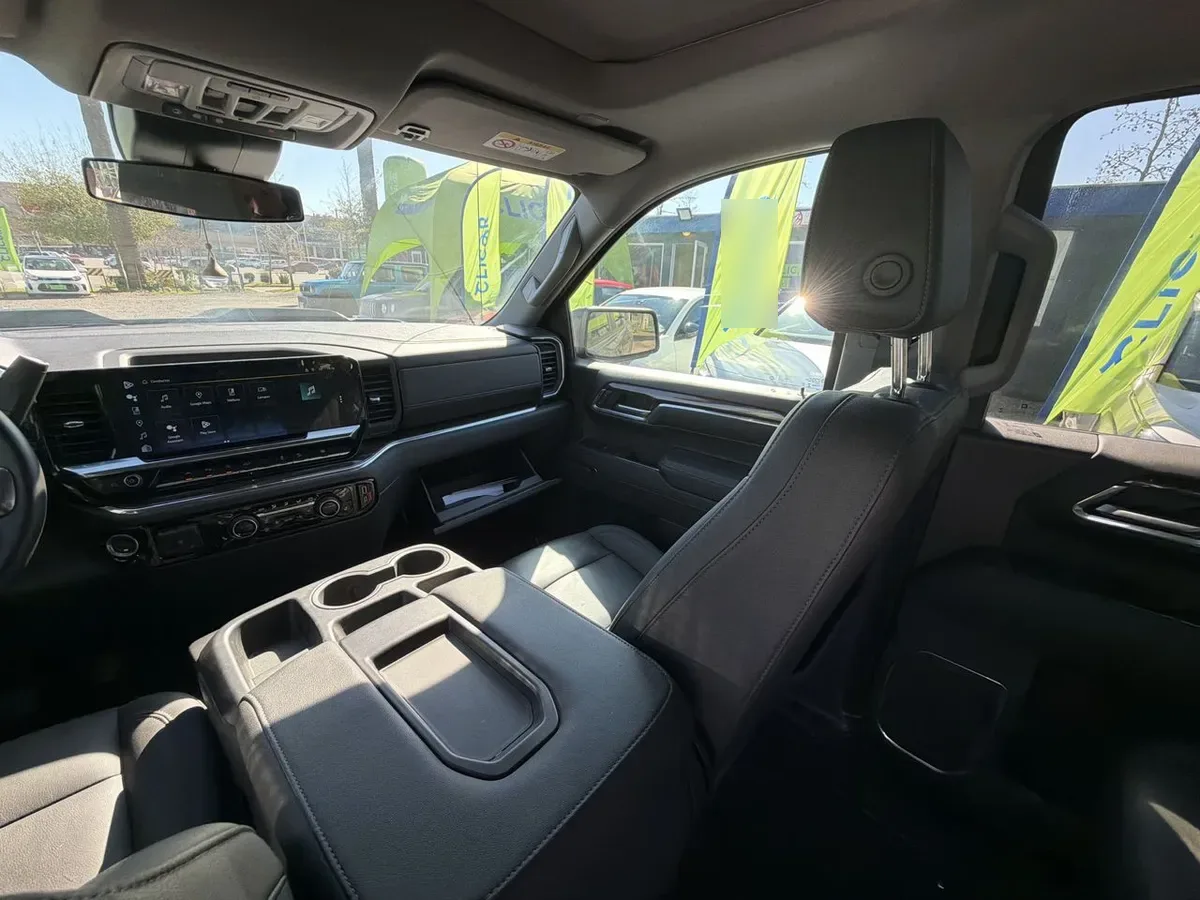 Chevrolet Silverado 5.3 Lt R Trail Boss Z71 4x4 At 4p año 2025