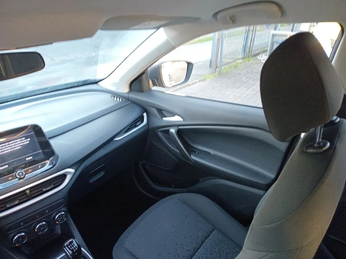 Chevrolet Tracker 1.2t Ls P4 4x2 Mt 5p año 2024