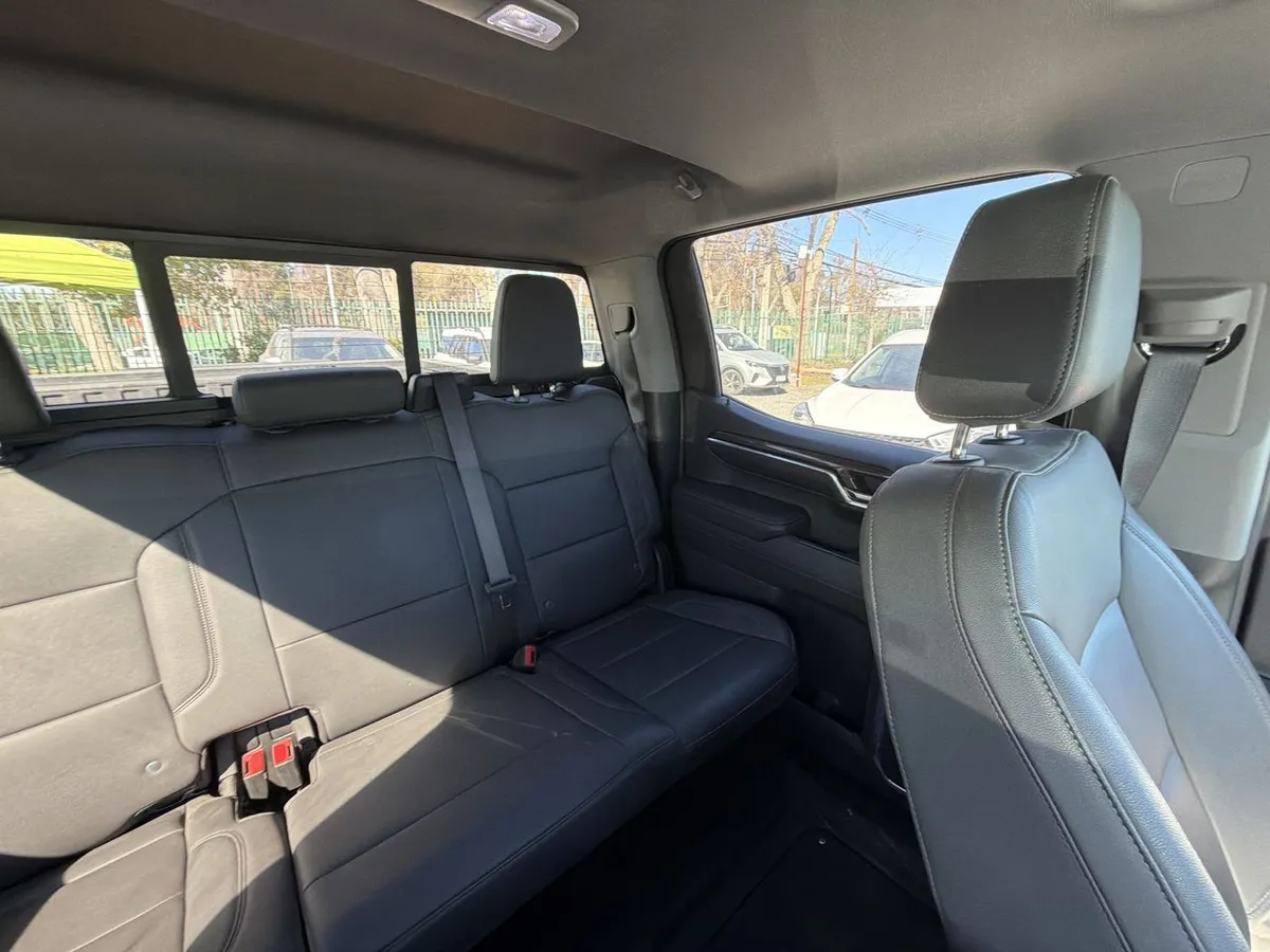 Chevrolet Silverado 5.3 Lt R Trail Boss Z71 4x4 At 4p año 2025