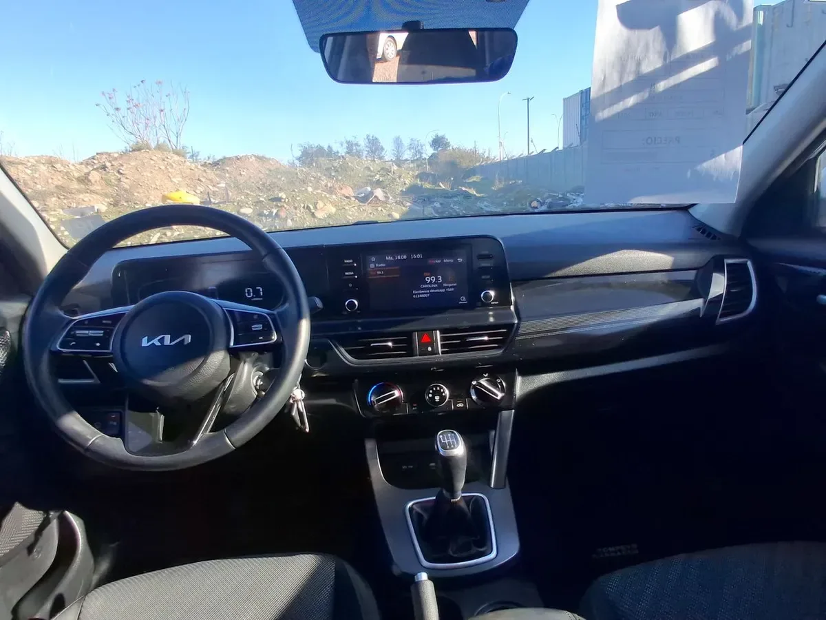 Kia Seltos 1.5 Ex 4x2 6mt 5p año 2024