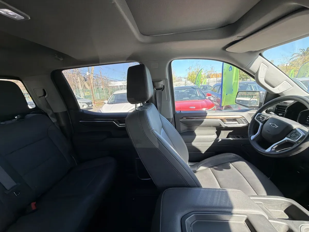 Chevrolet Silverado 5.3 Lt R Trail Boss Z71 4x4 At 4p año 2025