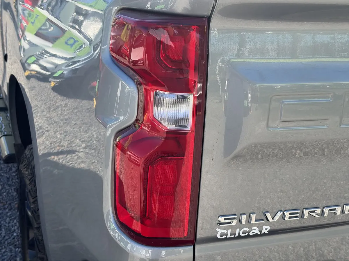 Chevrolet Silverado 5.3 Lt R Trail Boss Z71 4x4 At 4p año 2025
