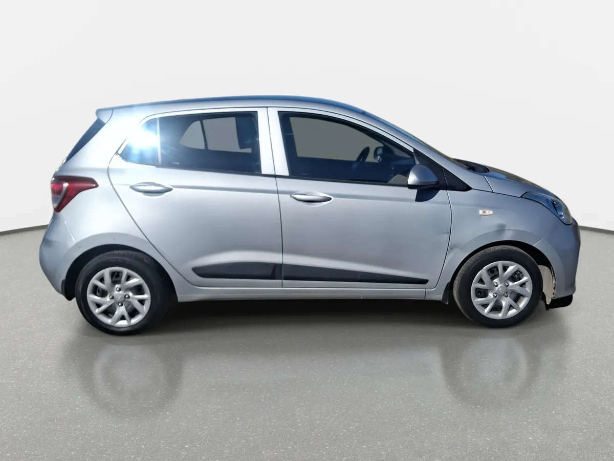 Hyundai Grand I10 1.2 Gls 4x2 Hb Ac 2ab Abs Mt 5p año 2020