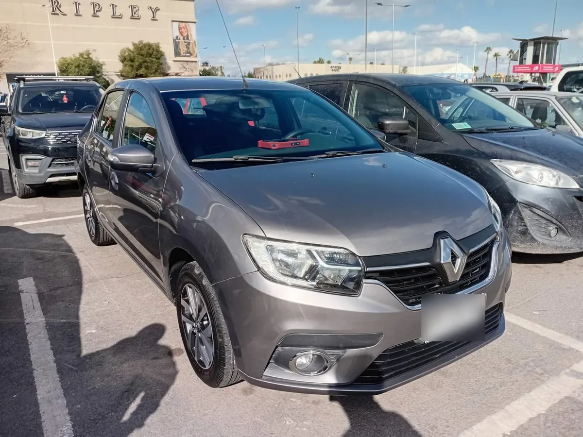 Renault Symbol 1.6 Intens Tech 4x2 Mt 4p año 2021