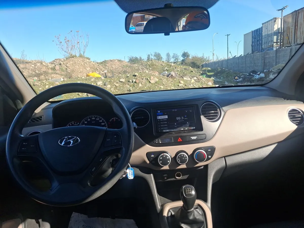 Hyundai Grand I10 1.2 Gls 4x2 Hb Ac 2ab Abs Mt 5p año 2020