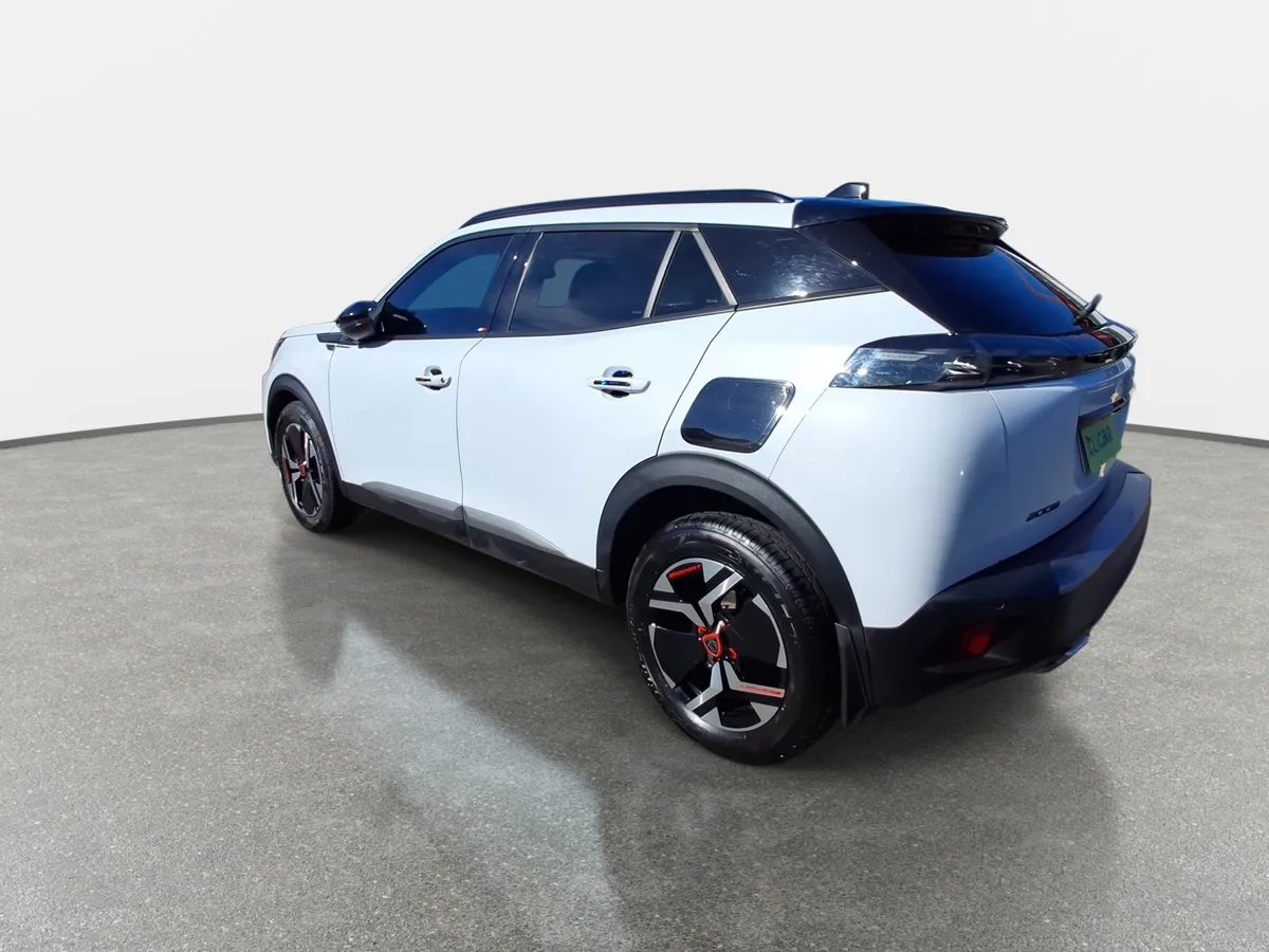 Peugeot 2008 1.2 Allure Pack Puretech 130hp 4x2 Mt 5p año 2025
