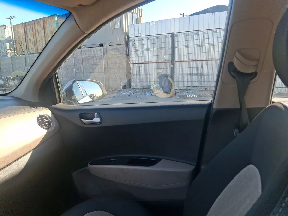 Hyundai Grand I10 1.2 Gls 4x2 Hb Ac 2ab Abs Mt 5p año 2020