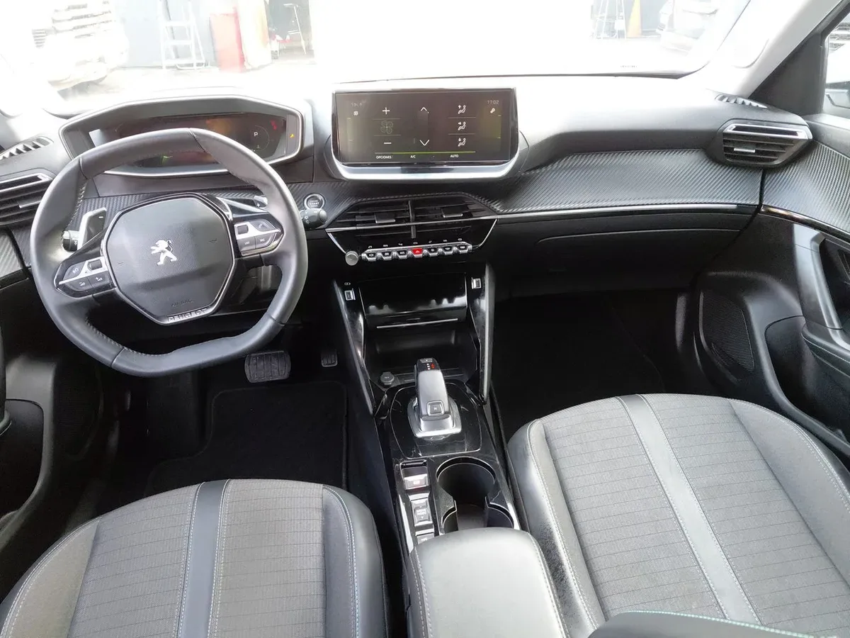 Peugeot 2008 1.2 Active Puretech 4x2 130 Eat8 5p año 2021