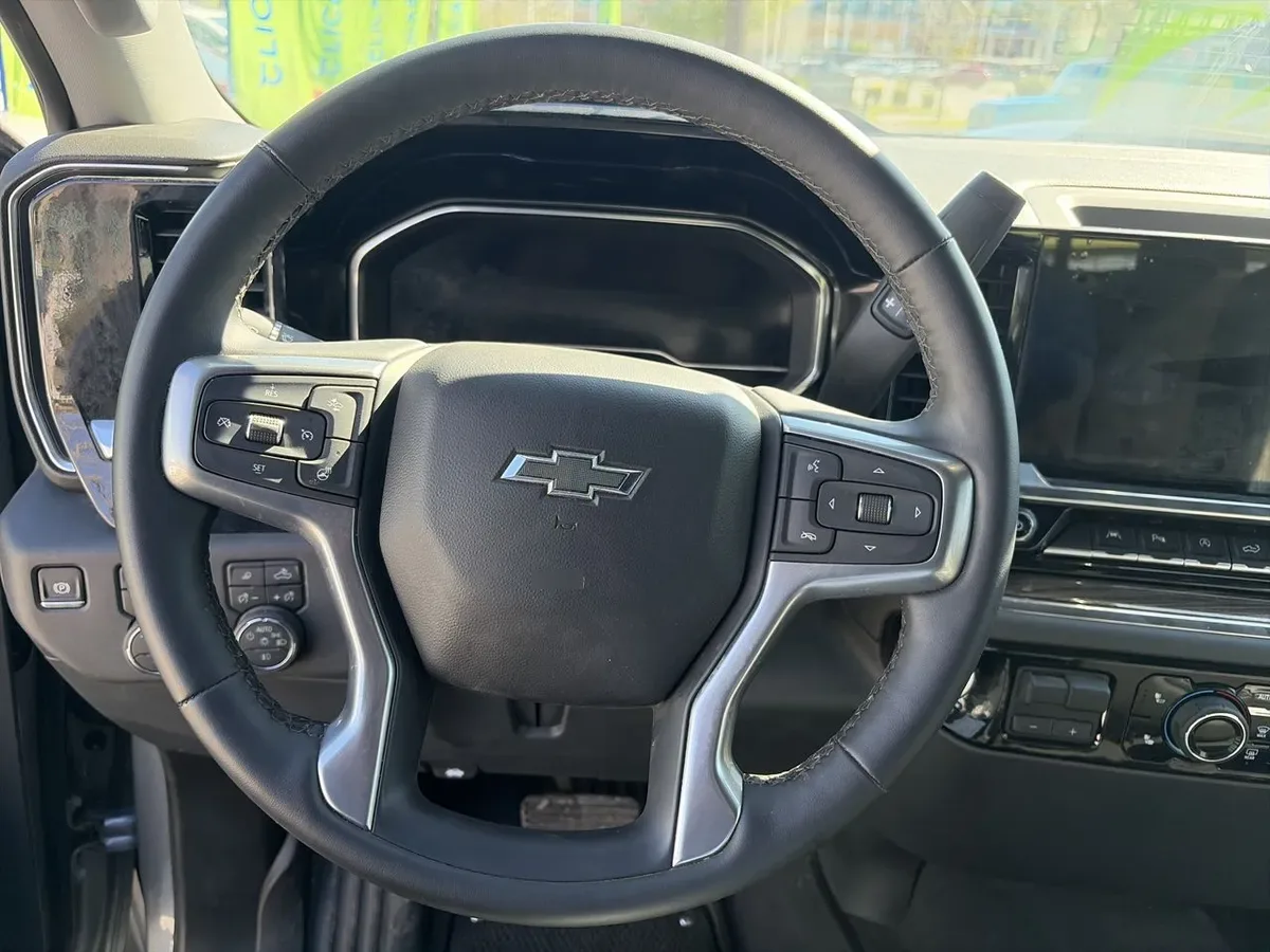 Chevrolet Silverado 5.3 Lt R Trail Boss Z71 4x4 At 4p año 2025