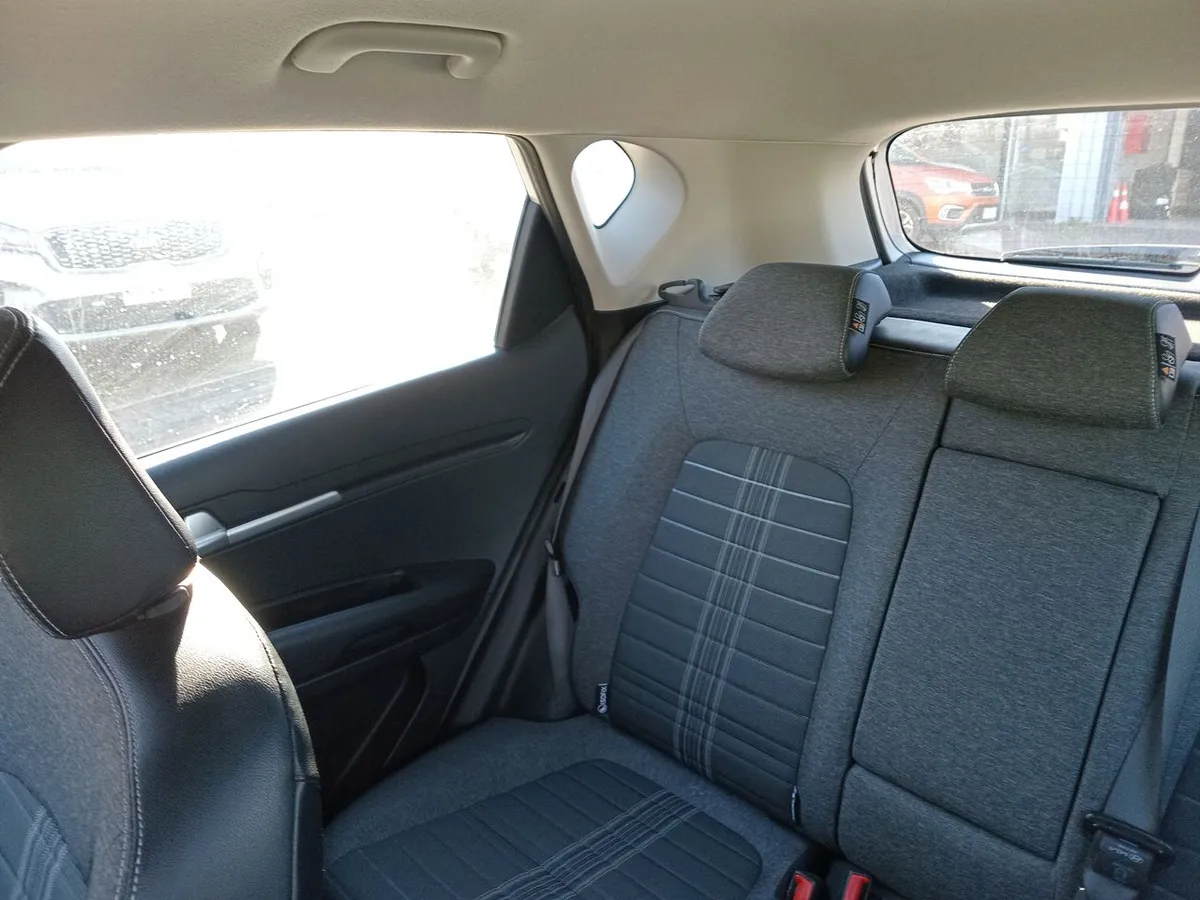 Kia Sonet 1.5 Ex 4x2 Ivt Ri At 5p año 2025