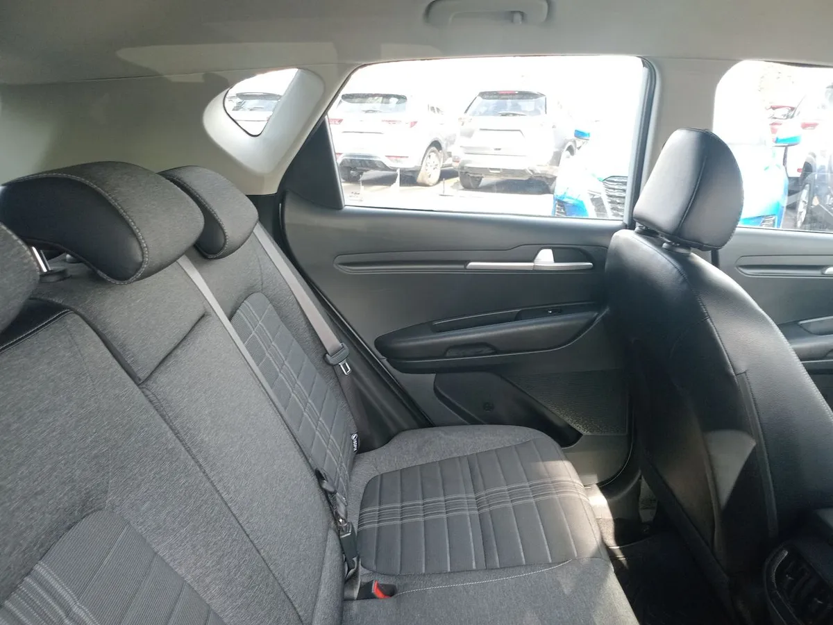 Kia Sonet 1.5 Ex 4x2 Ivt At 5p año 2025