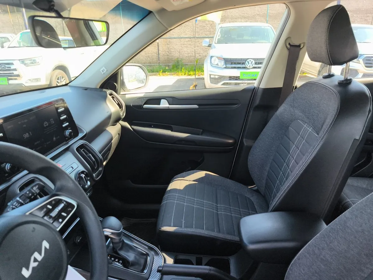 Kia Sonet 1.5 Ex 4x2 Ivt At 5p año 2025