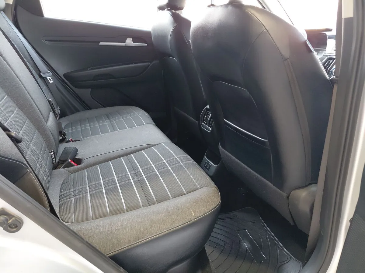 Kia Sonet 1.5 Ex 4x2 Ivt Ri At 5p año 2025