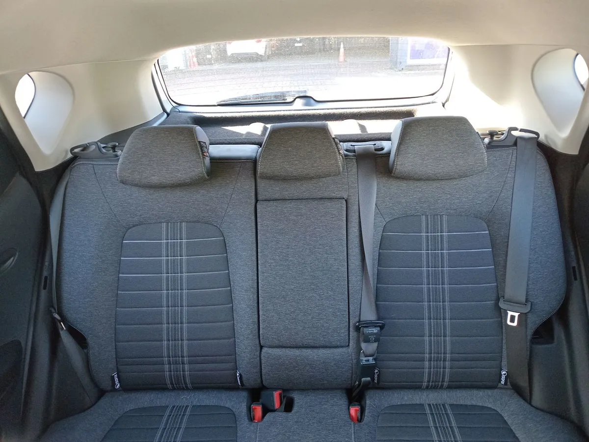 Kia Sonet 1.5 Ex 4x2 Ivt Ri At 5p año 2025