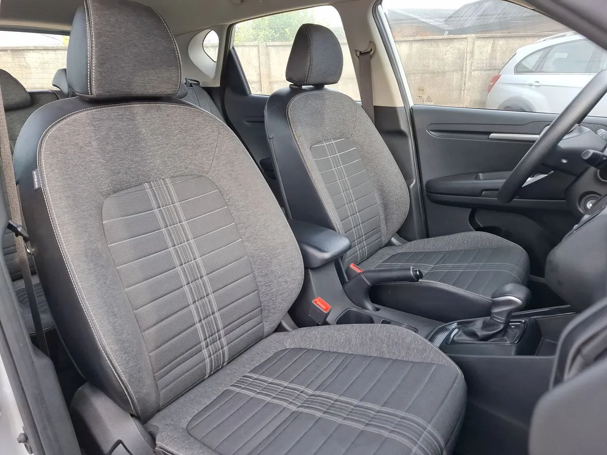 Kia Sonet 1.5 Ex 4x2 Ivt At 5p año 2025