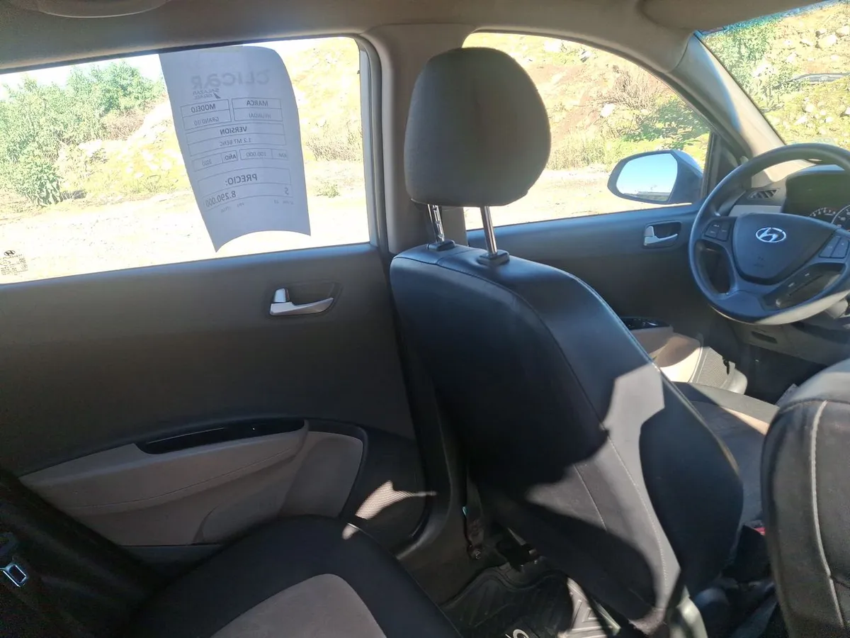 Hyundai Grand I10 1.2 Gls 4x2 Hb Ac 2ab Abs Mt 5p año 2020