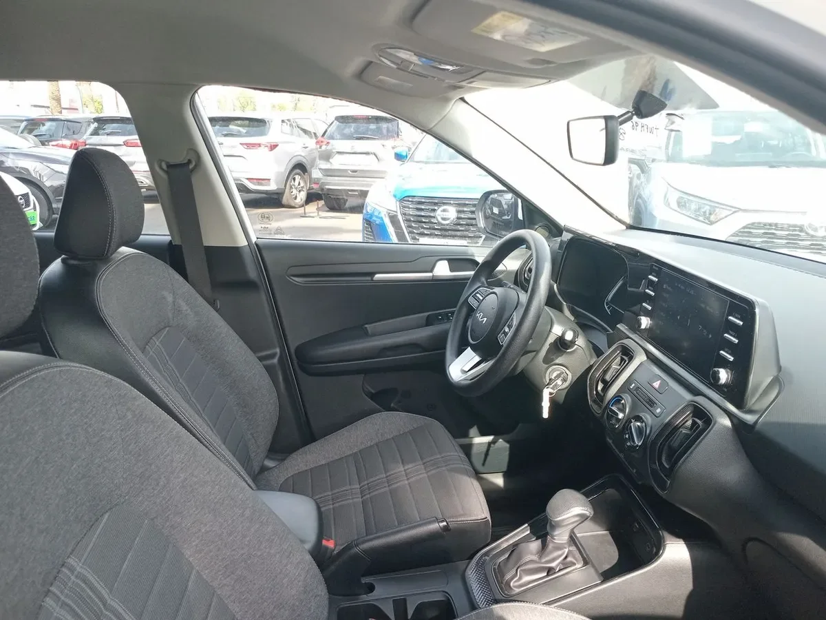 Kia Sonet 1.5 Ex 4x2 Ivt At 5p año 2025