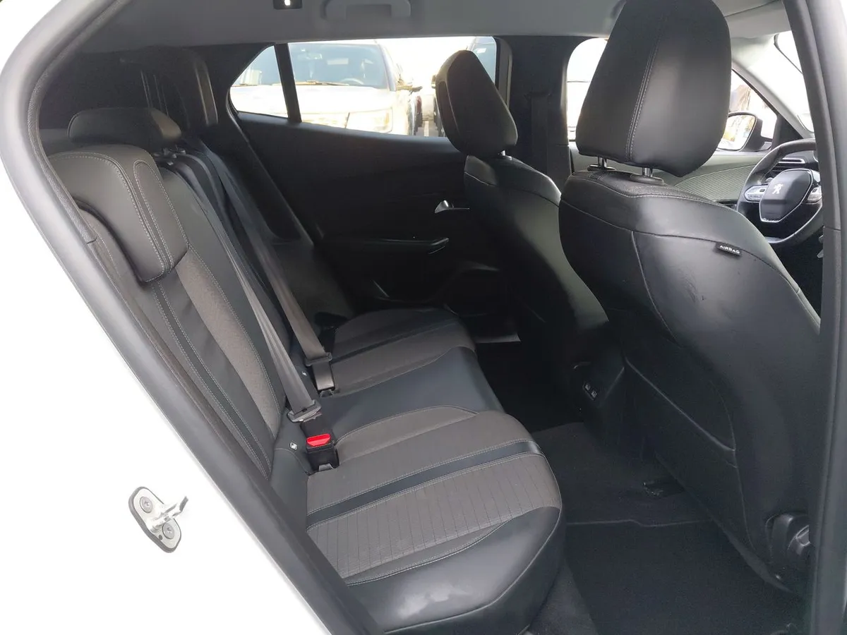 Peugeot 2008 1.2 Active Puretech 4x2 130 Eat8 5p año 2021