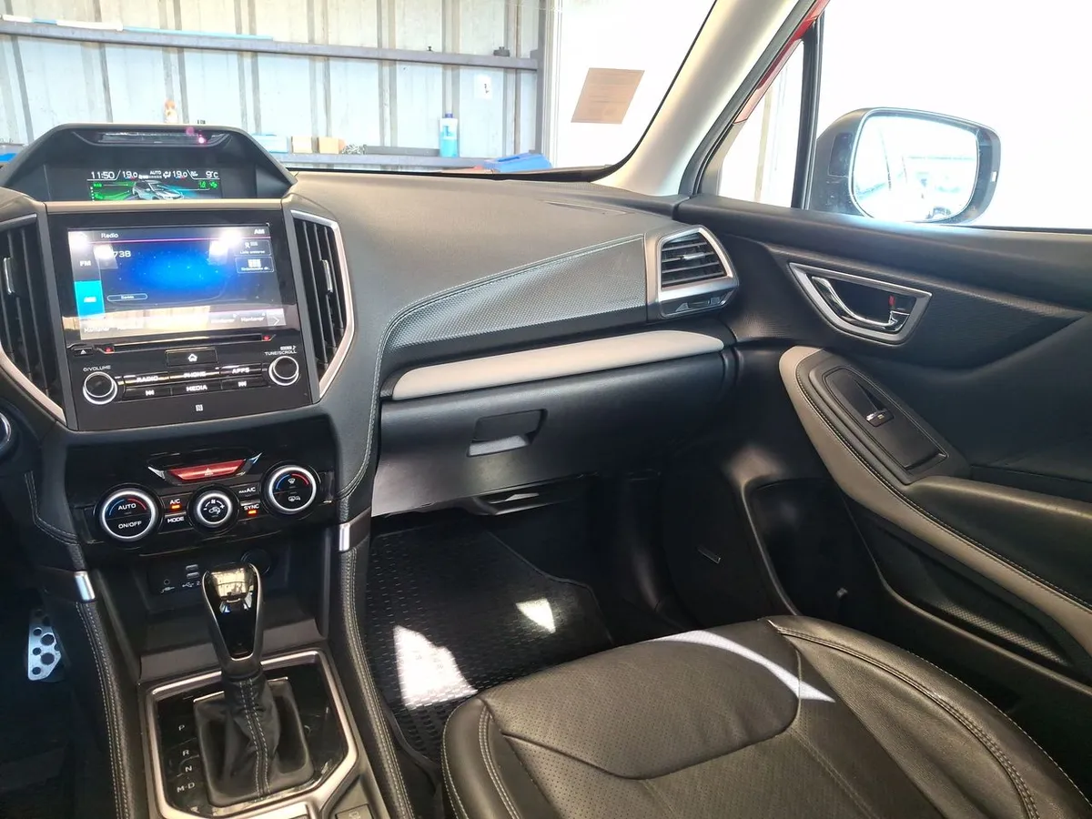 Subaru Forester 2.0i Limited Eyesight Awd At 5p año 2024