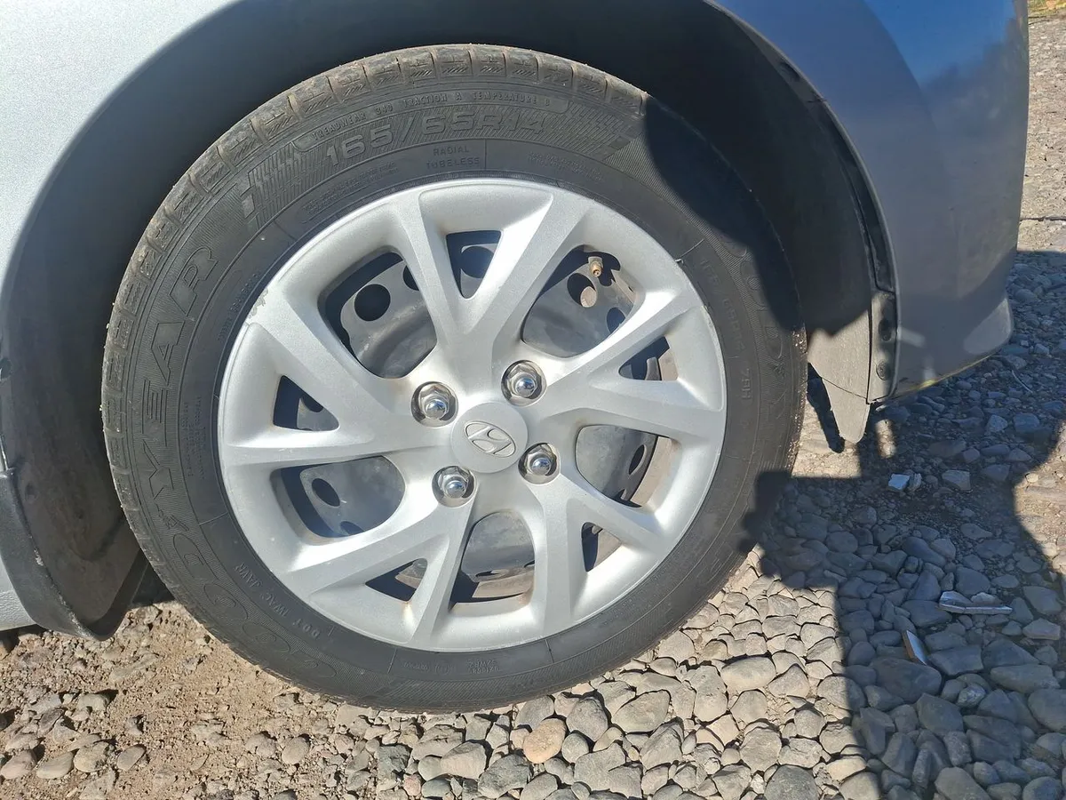 Hyundai Grand I10 1.2 Gls 4x2 Hb Ac 2ab Abs Mt 5p año 2020